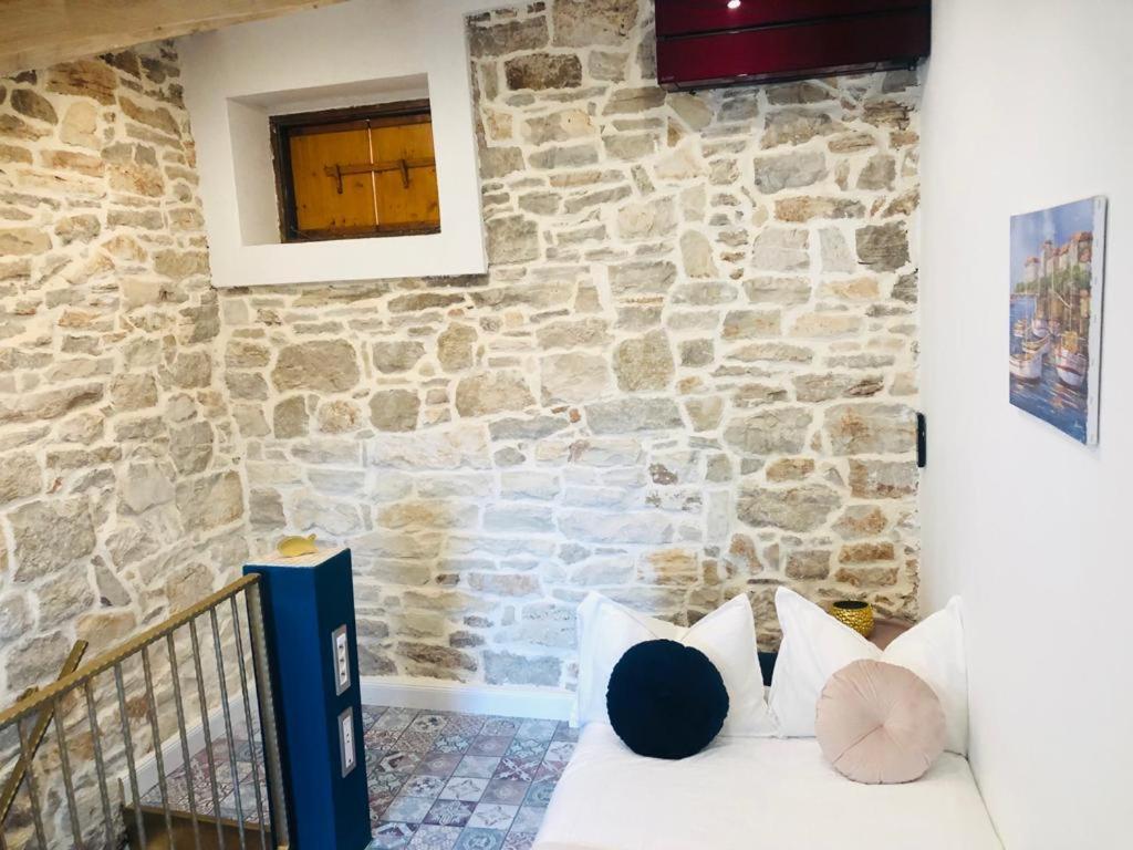 Istrian Stone House In The Heart Of The Beautiful Fishing Village Fazana - Only Few Steps From The Sea And The Wonderful Beach - Incl Plasma-Quad-Plus-Filter Against C O V I D Luaran gambar