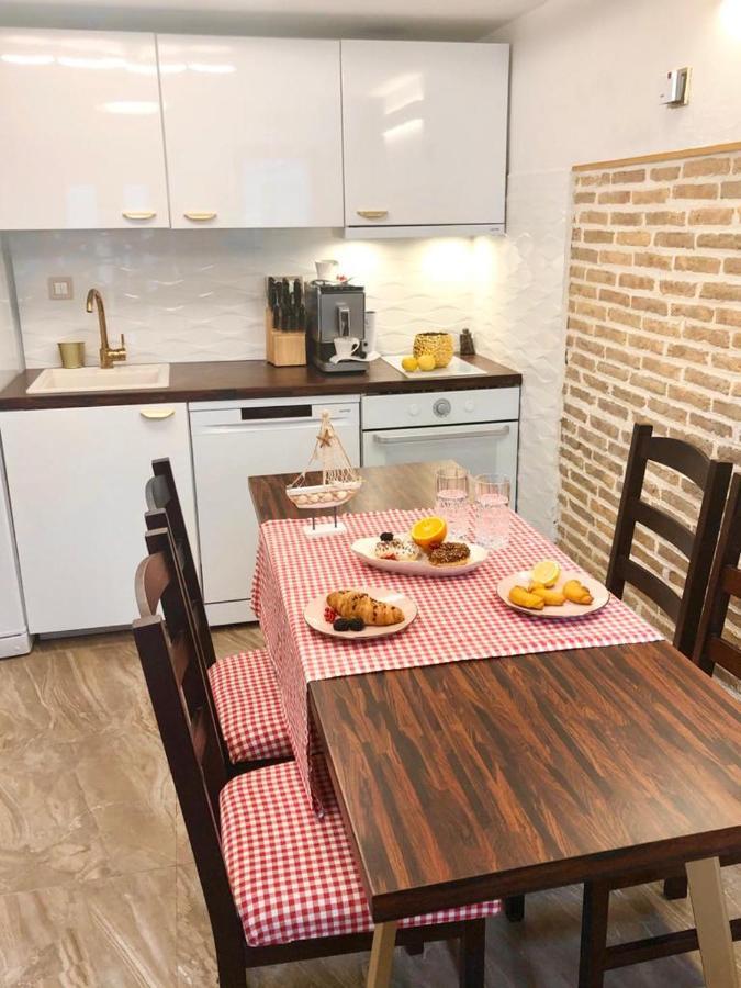 Istrian Stone House In The Heart Of The Beautiful Fishing Village Fazana - Only Few Steps From The Sea And The Wonderful Beach - Incl Plasma-Quad-Plus-Filter Against C O V I D Luaran gambar